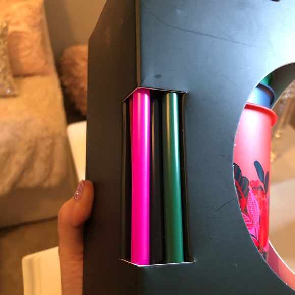 🎄NWT Starbucks Holiday 2021 Reusable 24 oz Cold Cups with Lids & Straws. Se… - Picture 3 of 5
